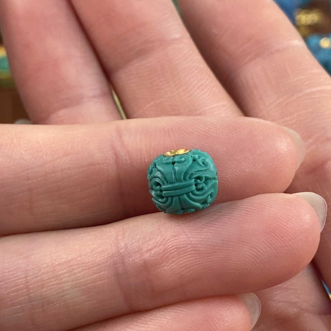 绿松石未镶嵌。彼岸花