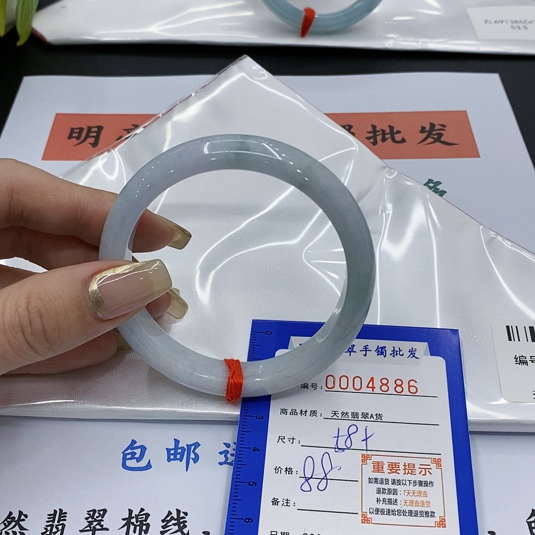 翡翠手镯未镶嵌翡翠手镯