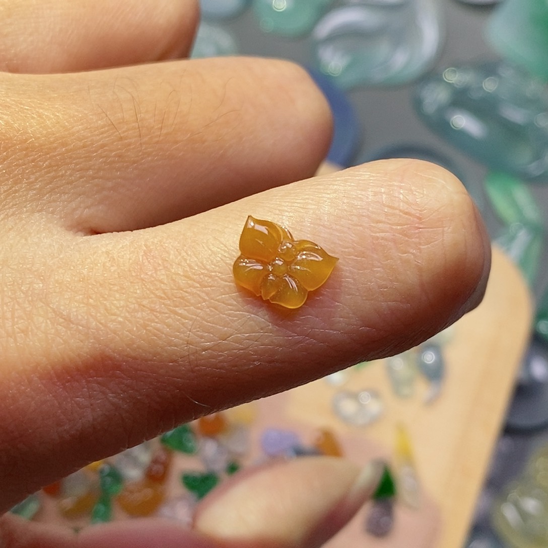 翡翠颈饰未镶嵌翡翠