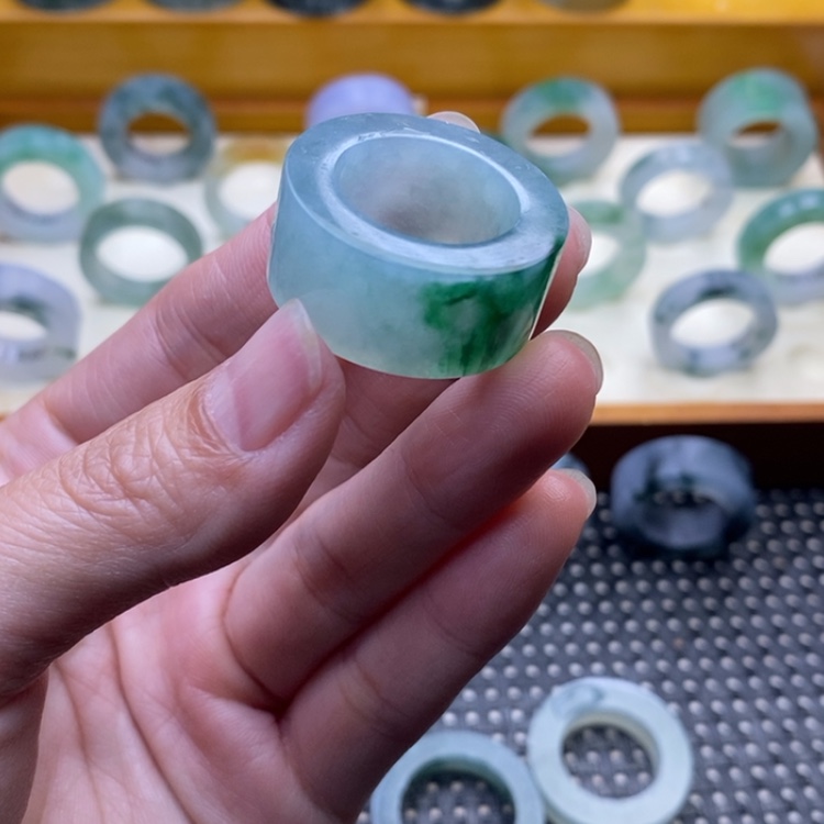 【闪购商品】定制翡翠未镶嵌＆****＆戒指