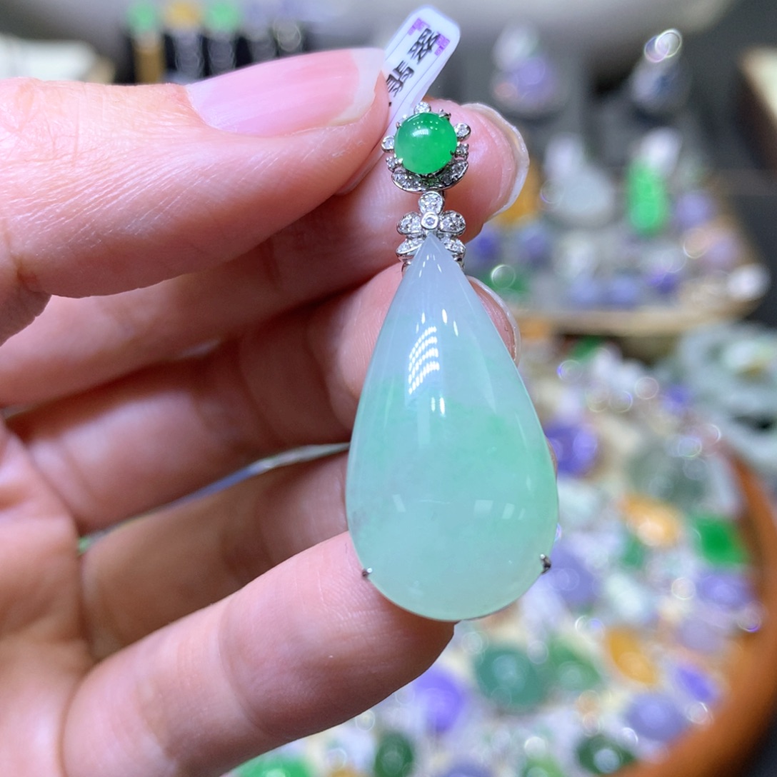 【闪购商品】翡翠颈饰18K金镶嵌翡翠吊坠项链