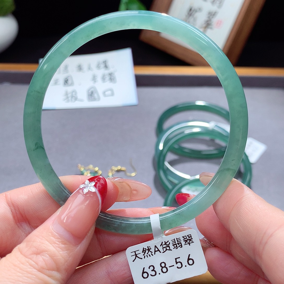 翡翠手镯（圆镯）未镶嵌