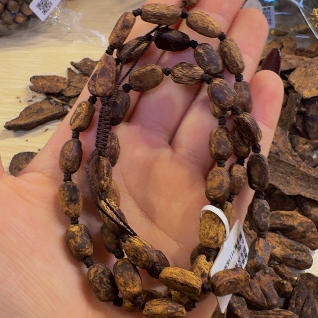 沉香吊坠越南惠安红土多圈