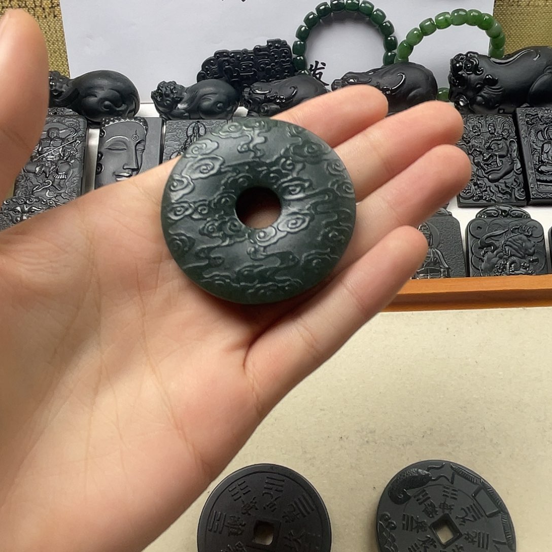 ****哥和田玉未镶嵌颈饰