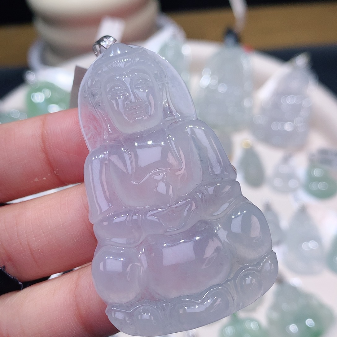 颈饰18K金镶嵌翡翠观音