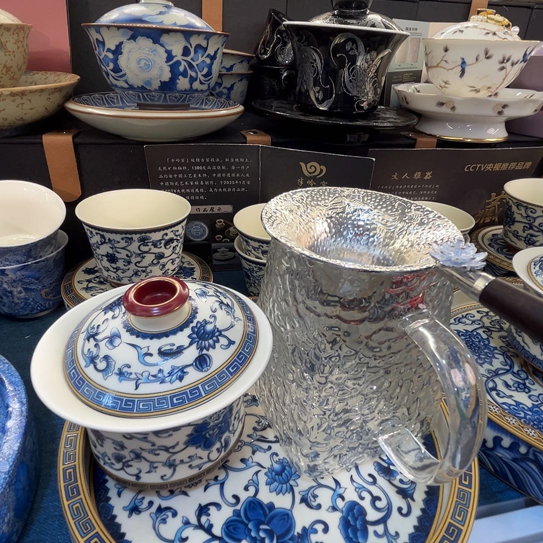 这些盖碗很漂亮！！！