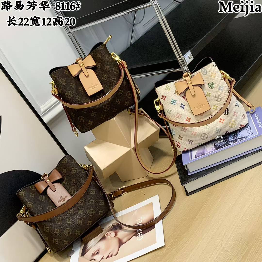 新款复古轻奢品牌时尚单肩斜挎蝴蝶标水桶包包