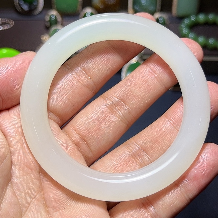 和田玉手镯未镶嵌静*?