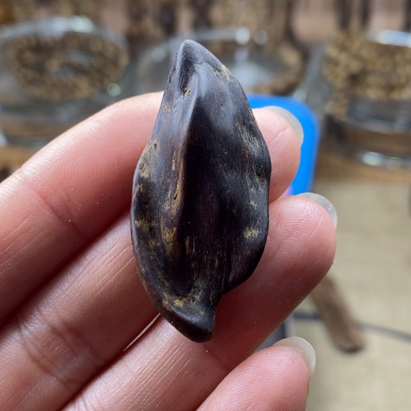 【闪购商品】沉香沉香碎屑做****郭海南沉默水