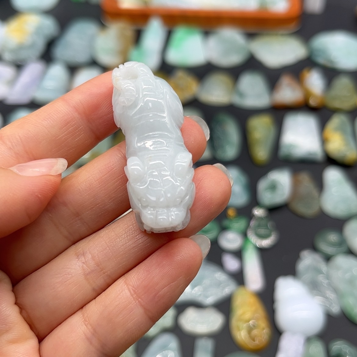 【闪购商品】翡翠颈饰未镶嵌虎牌