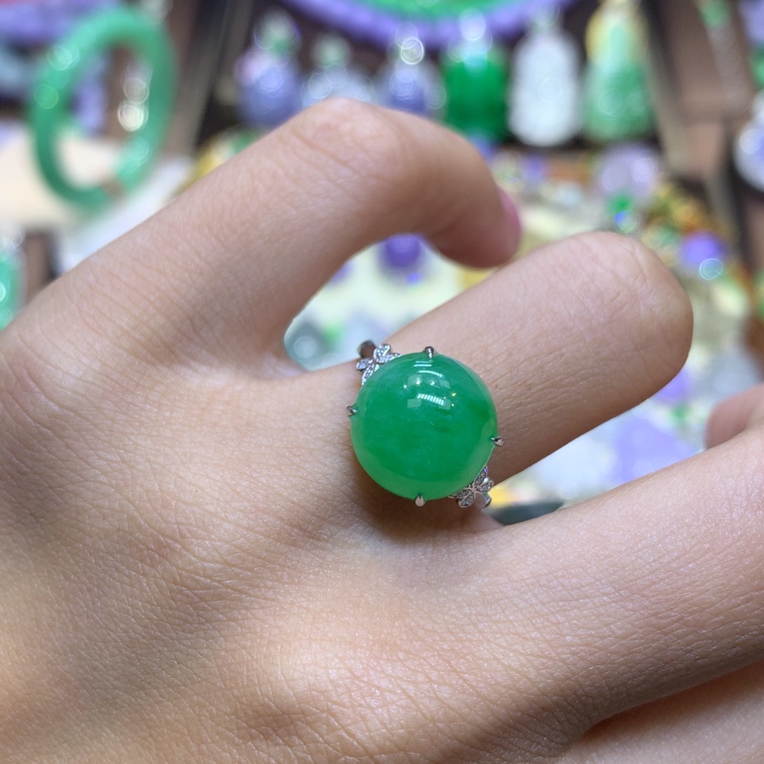 把***湖翡翠18K金镶嵌颈饰总价9800、定金500