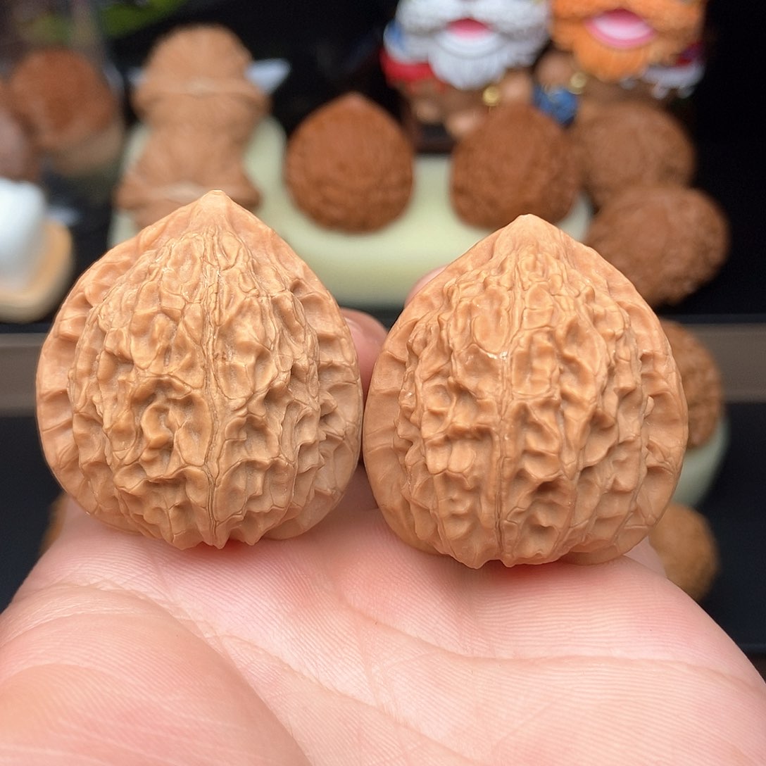 文玩核桃把件36全品金牛