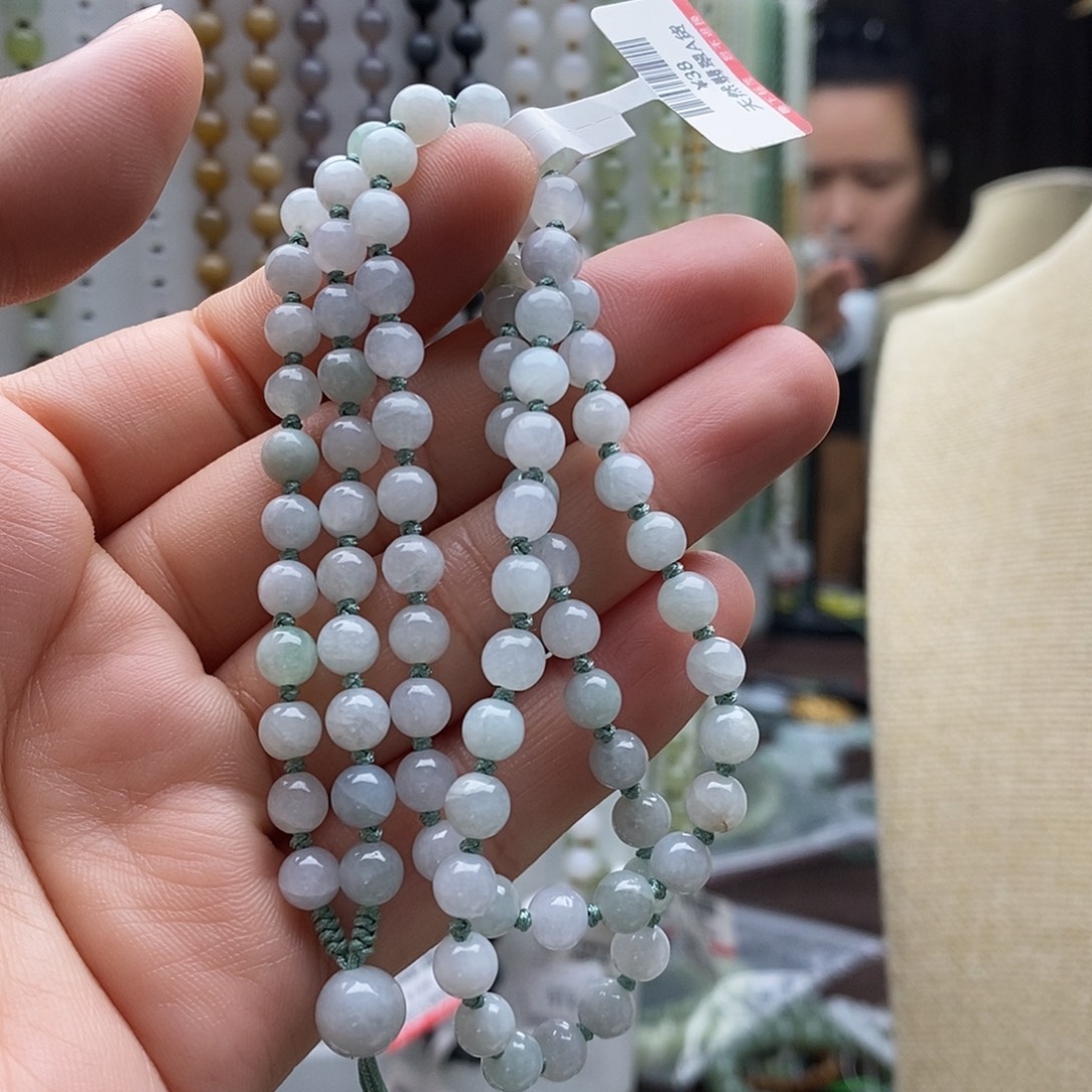 用***云翡翠未镶嵌颈饰翡翠项链