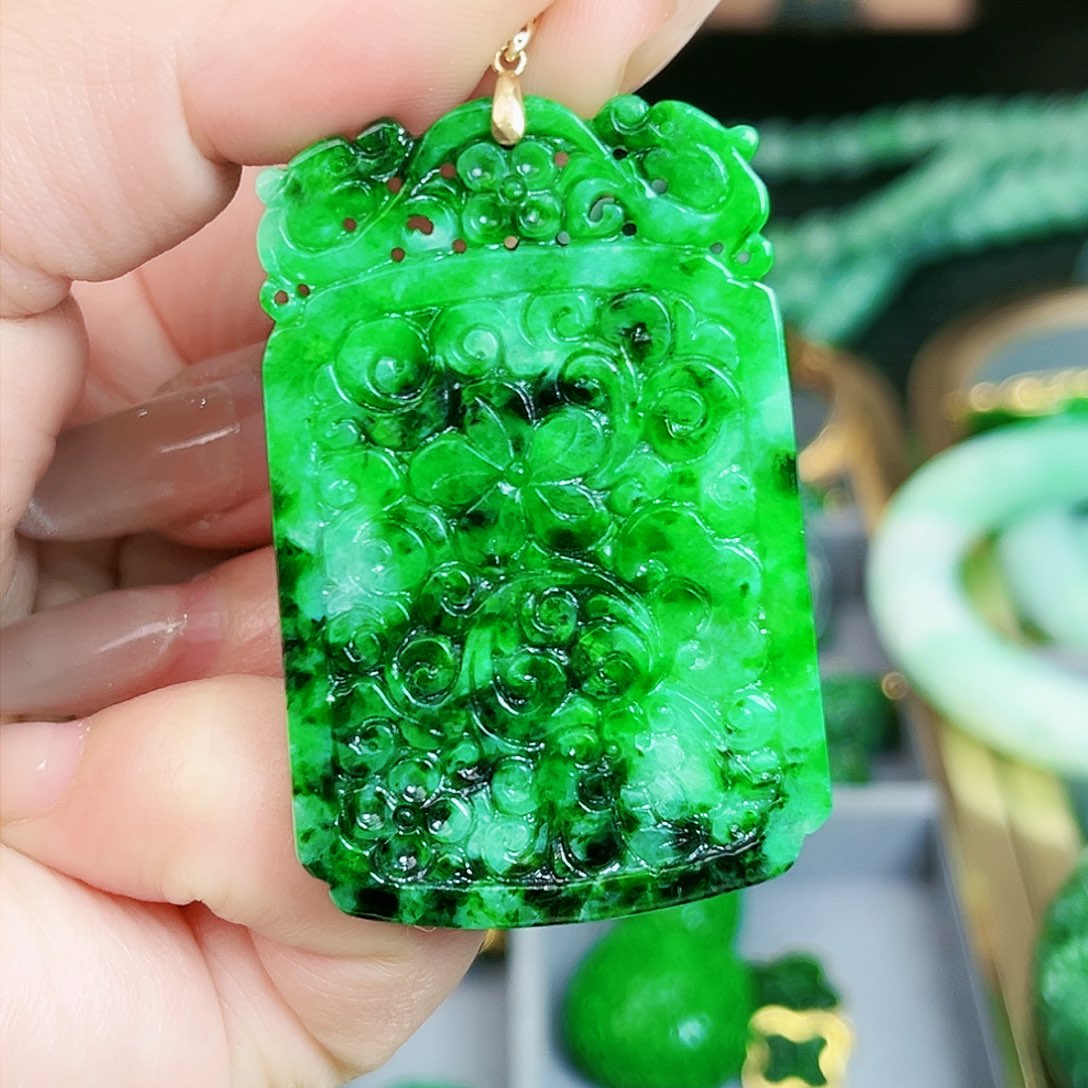 翡翠颈饰18K金镶嵌吊坠