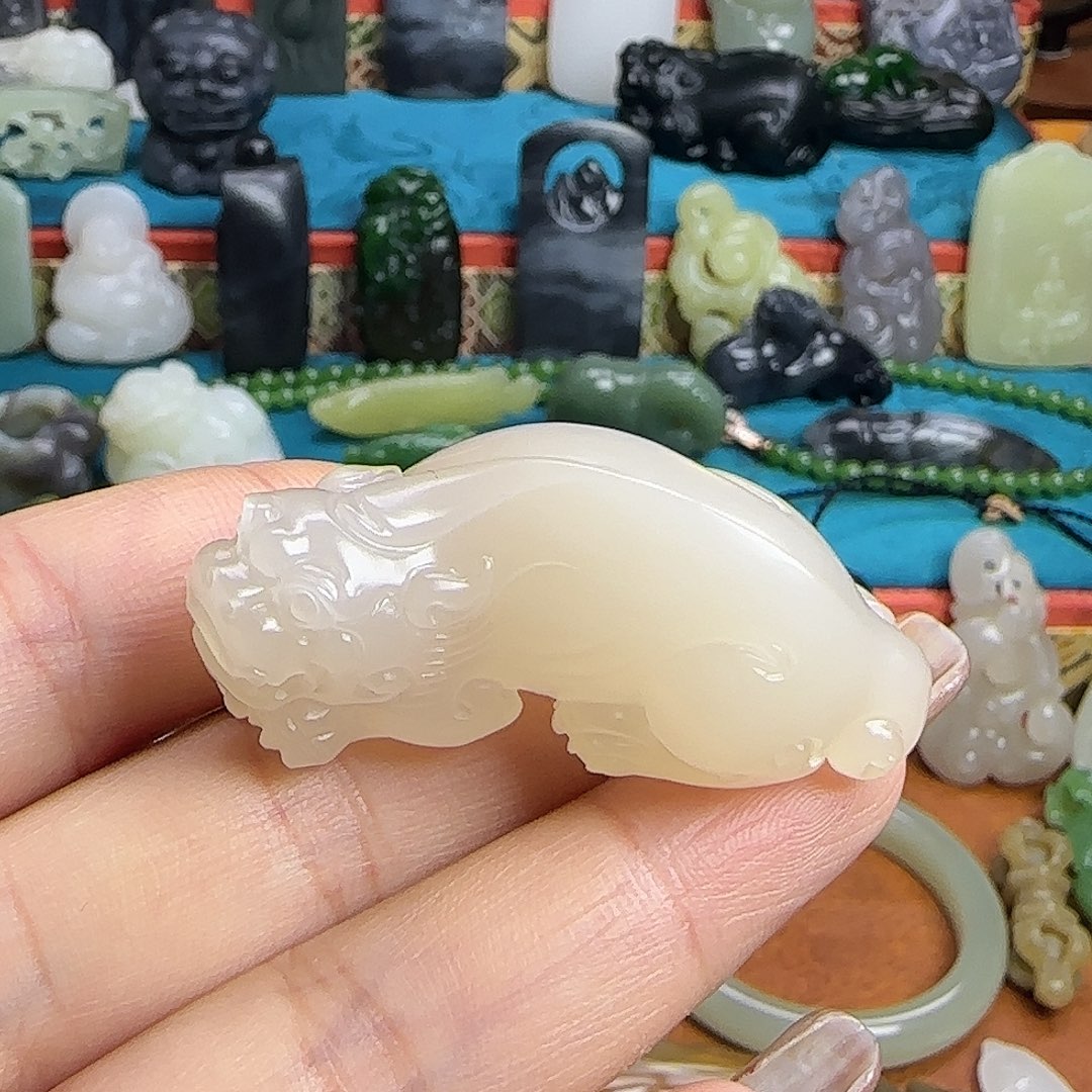 陈***胖和田玉未镶嵌颈饰