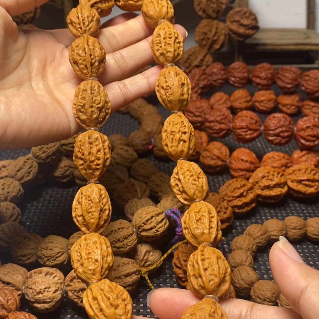 文玩核桃手串绣花鞋手持