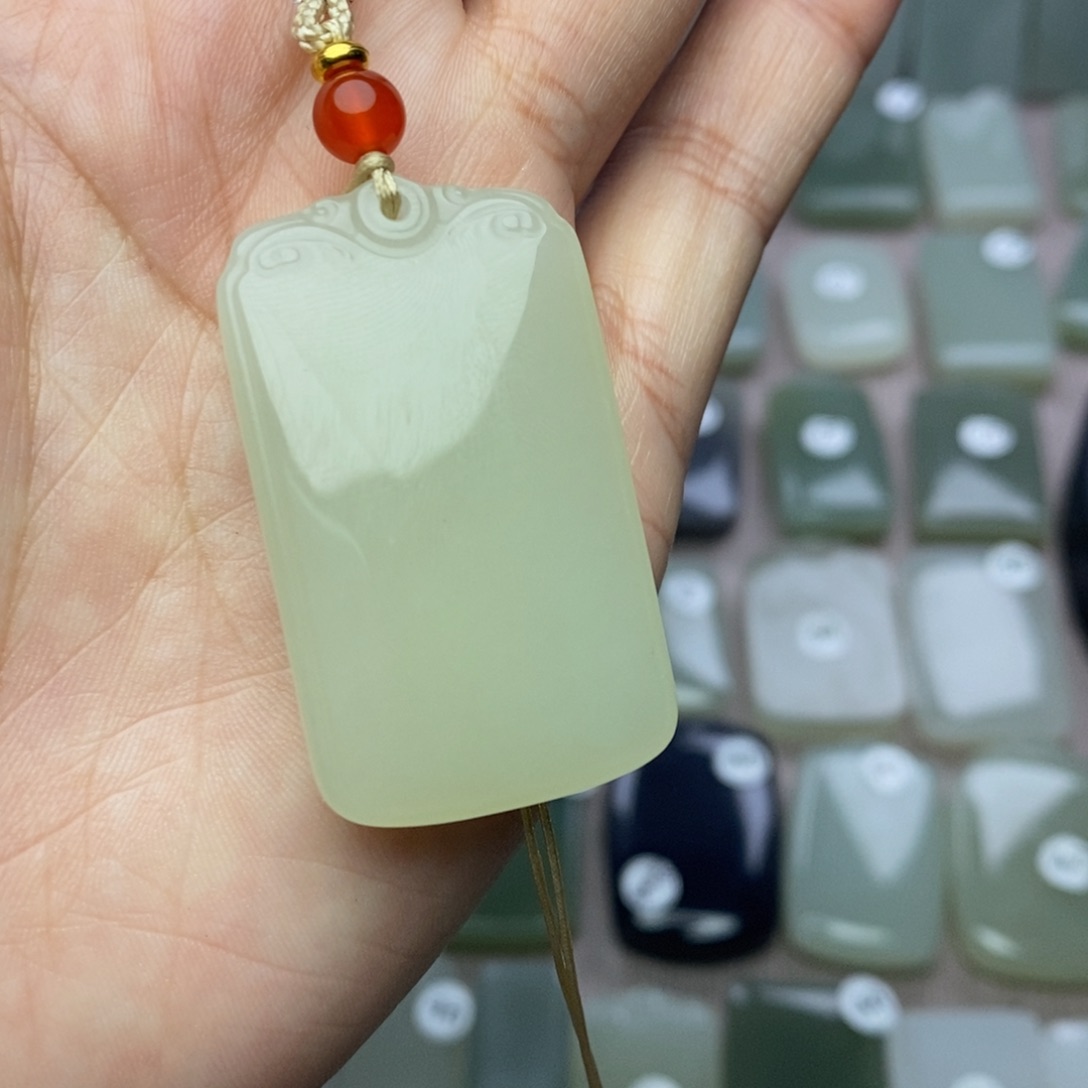 和田玉未镶嵌颈饰