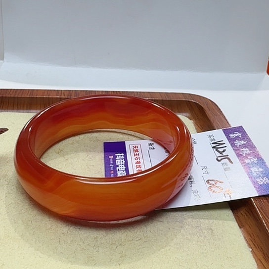 玛瑙/玉髓手镯未镶嵌高*琼