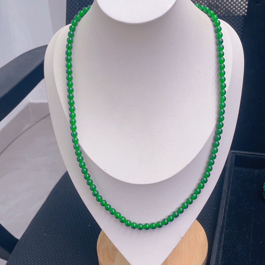 颈饰未镶嵌翡翠   