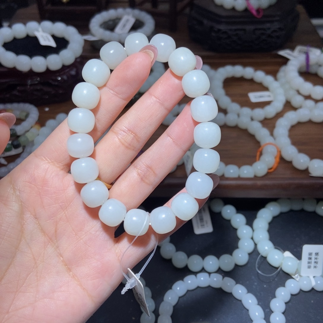 手串未镶嵌和田玉卡12老型微瑕