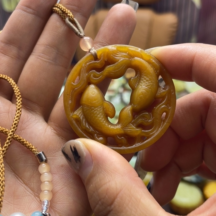 蛇纹石玉未镶嵌颈饰