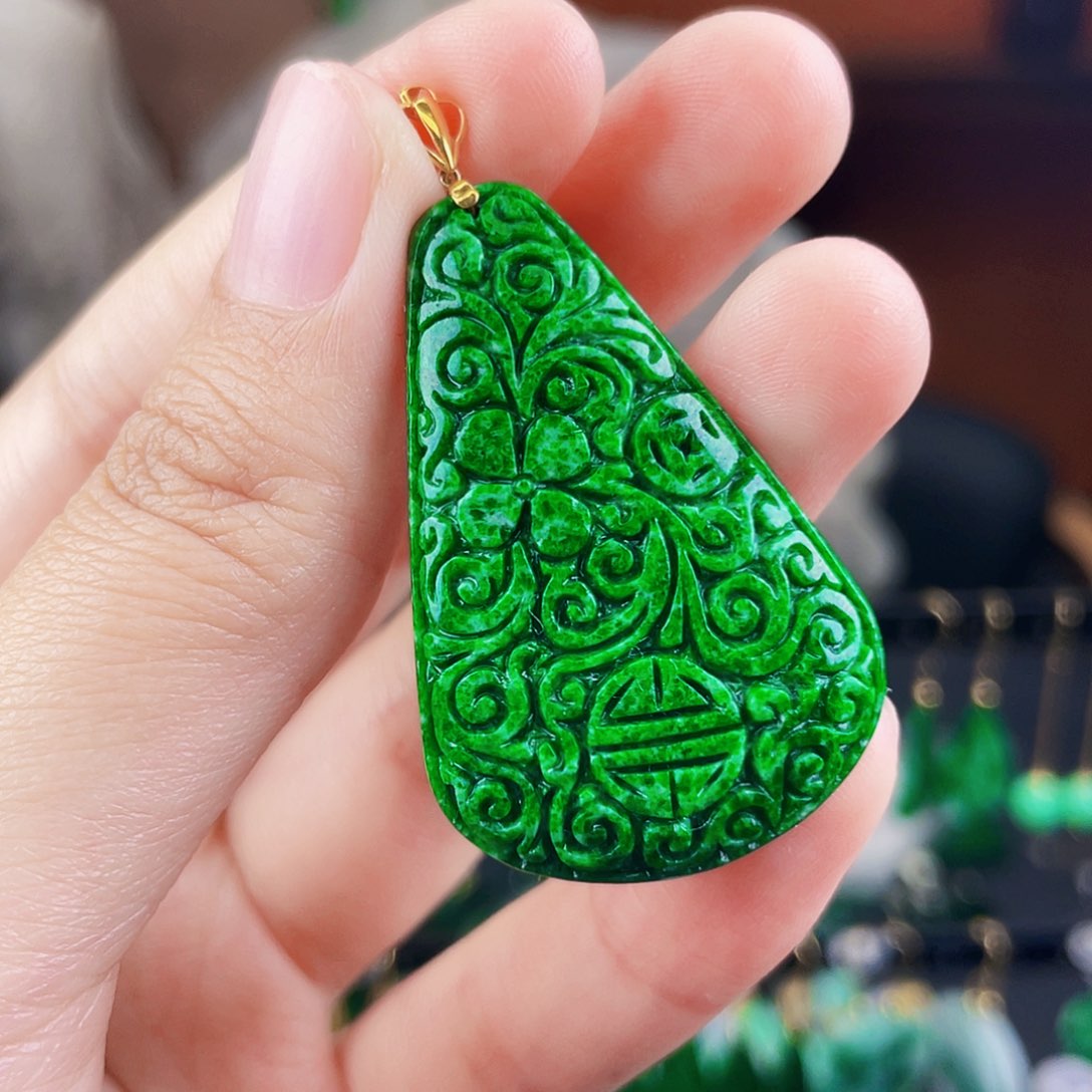 翡翠18K金镶嵌颈饰饰品