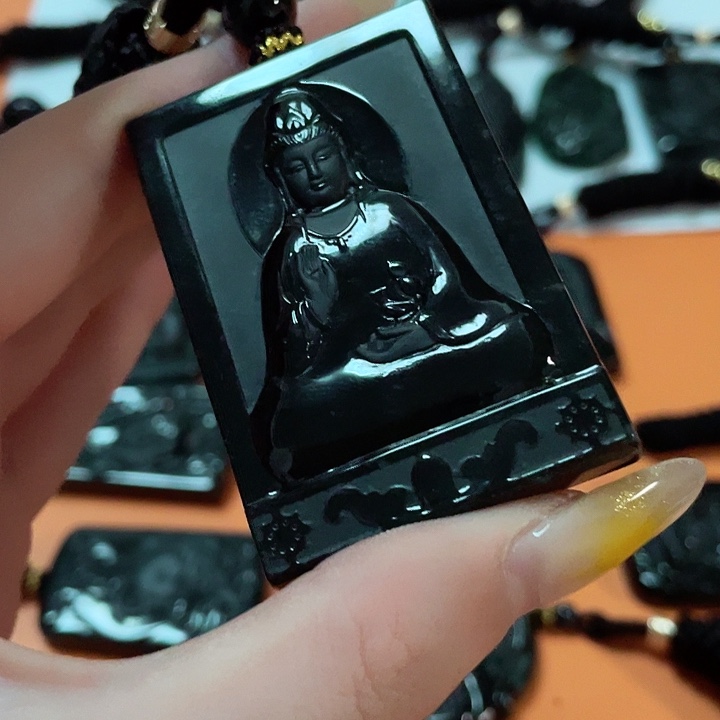 翡翠颈饰未镶嵌廋***驼