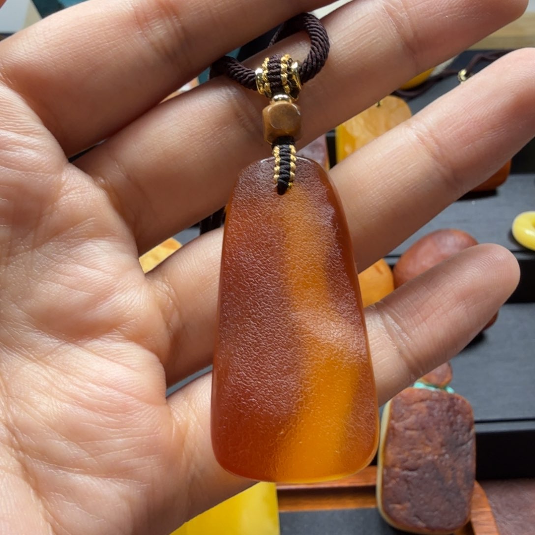 琥珀吊坠(赠链)未镶嵌