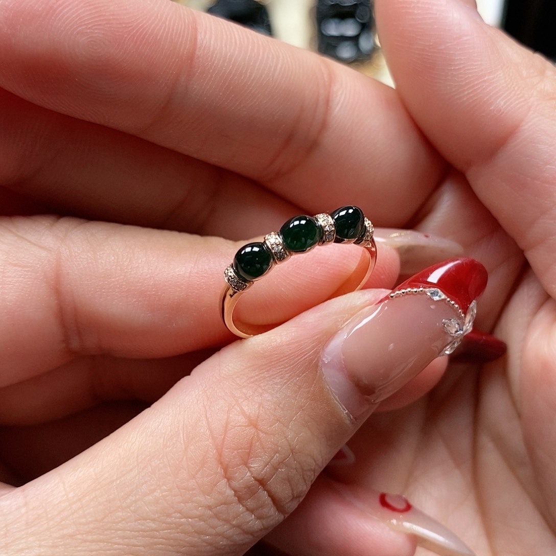 翡翠戒指18K金镶嵌墨翠