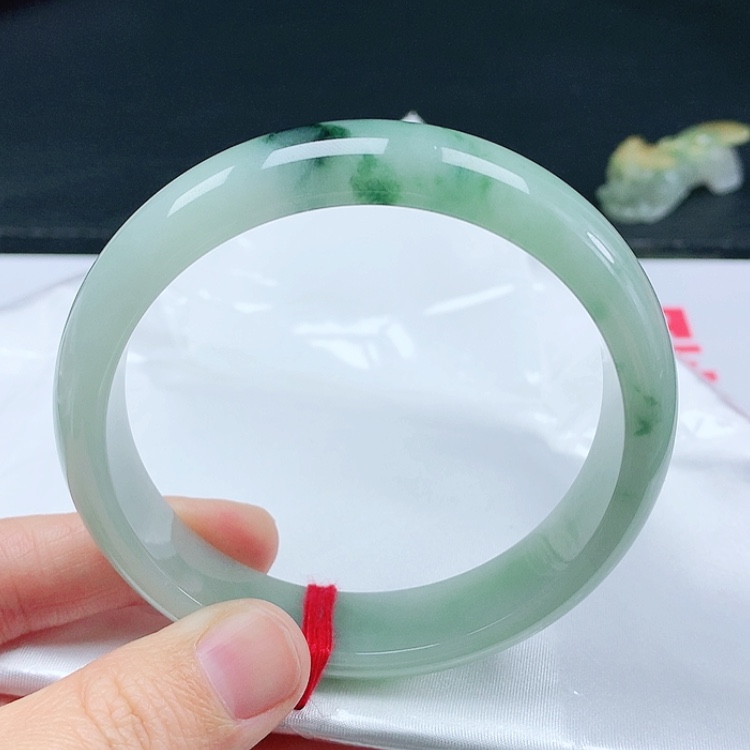 【闪购商品】翡翠手镯未镶嵌博***朵天然翡翠手镯