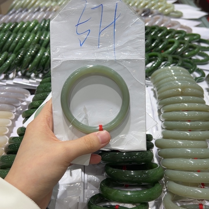 和田玉未镶嵌手镯