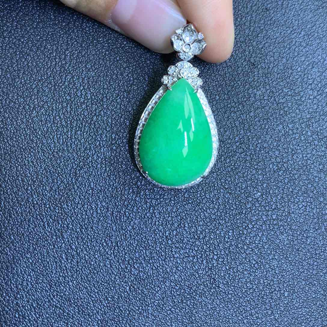 翡翠颈饰18K金镶嵌翡翠