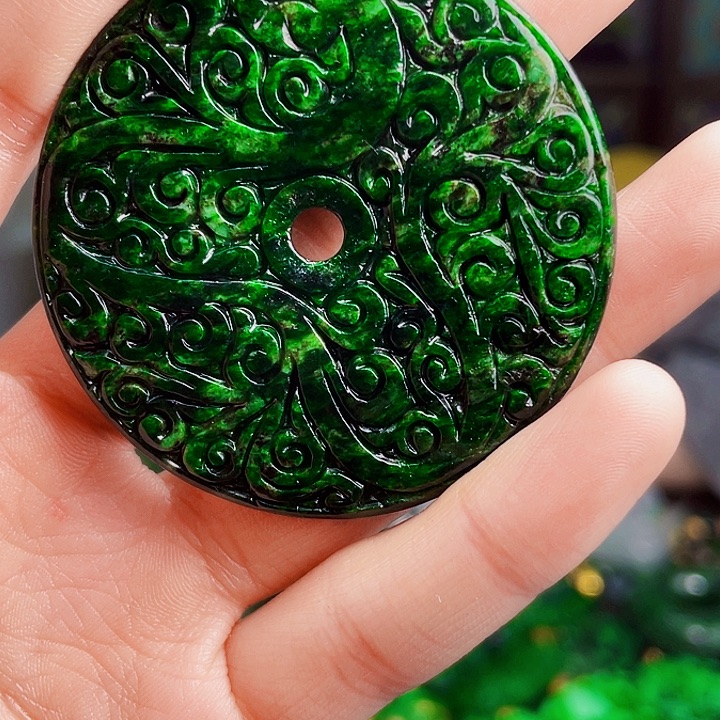 翡翠未镶嵌颈饰多样性