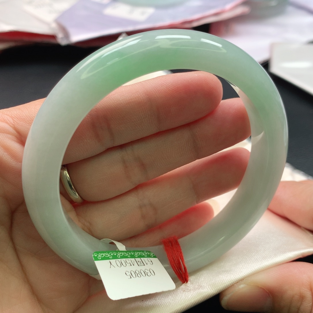 翡翠手镯未镶嵌阁****？缅甸61