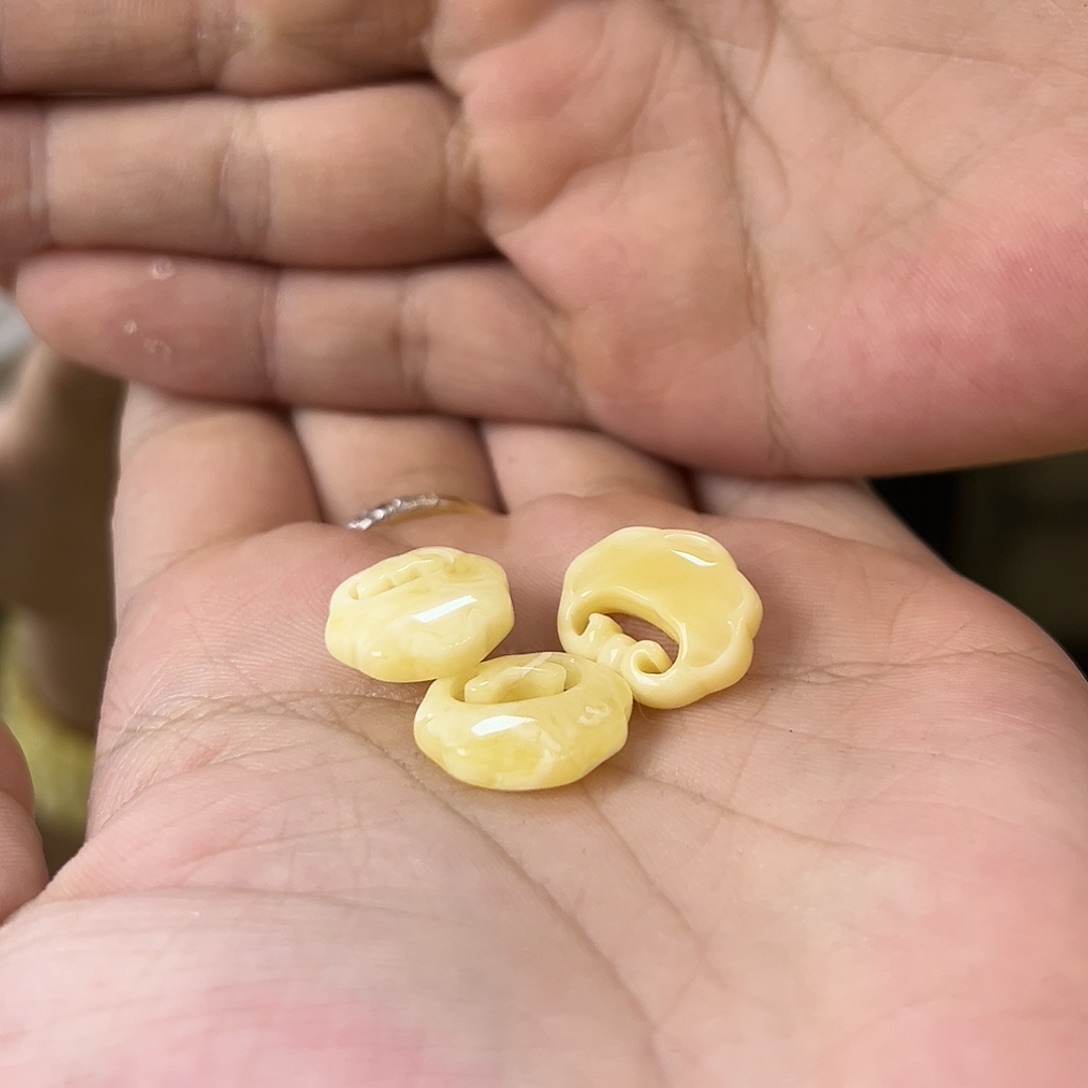 琥珀珠宝奇石未镶嵌多样性发其一