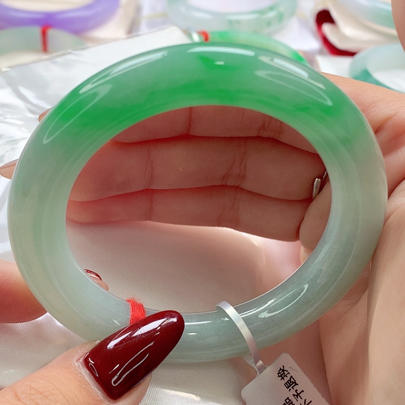 【闪购商品】翡翠手镯（圆镯）未镶嵌重点推阳绿性价比