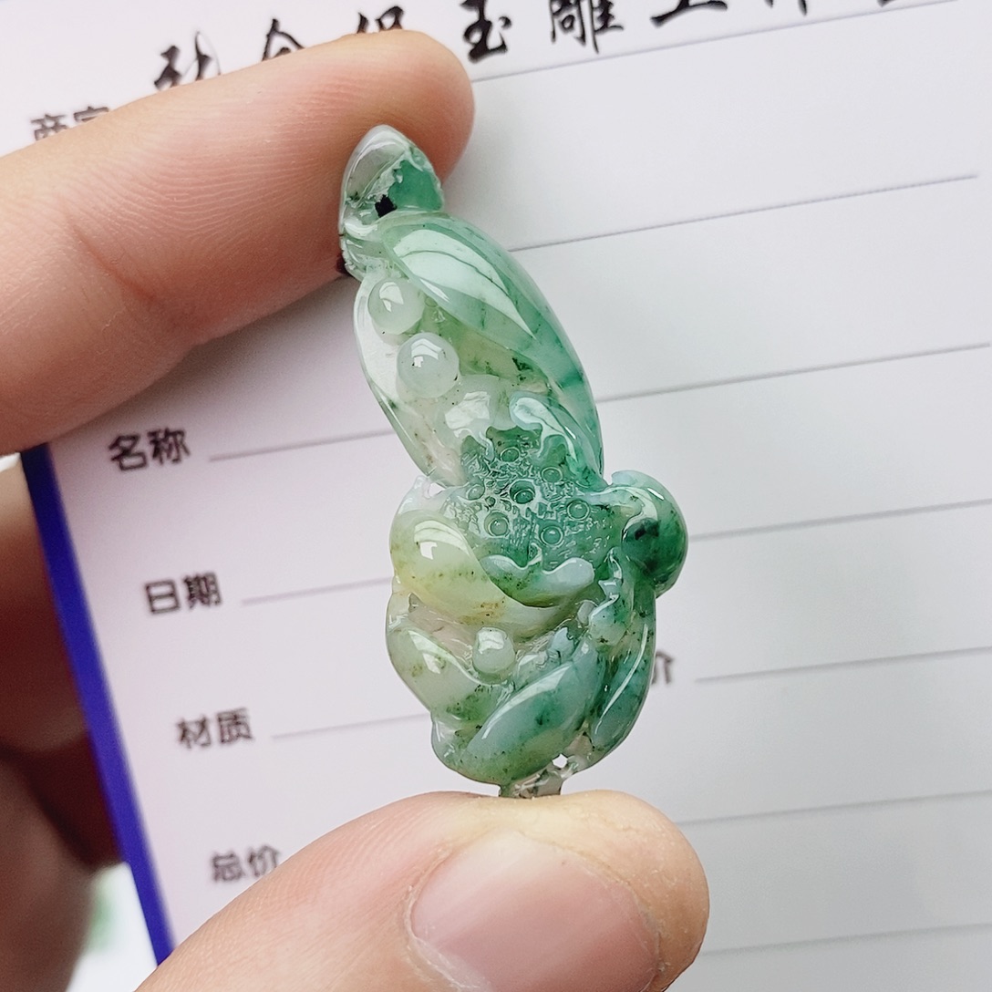 落***聊独山玉未镶嵌颈饰