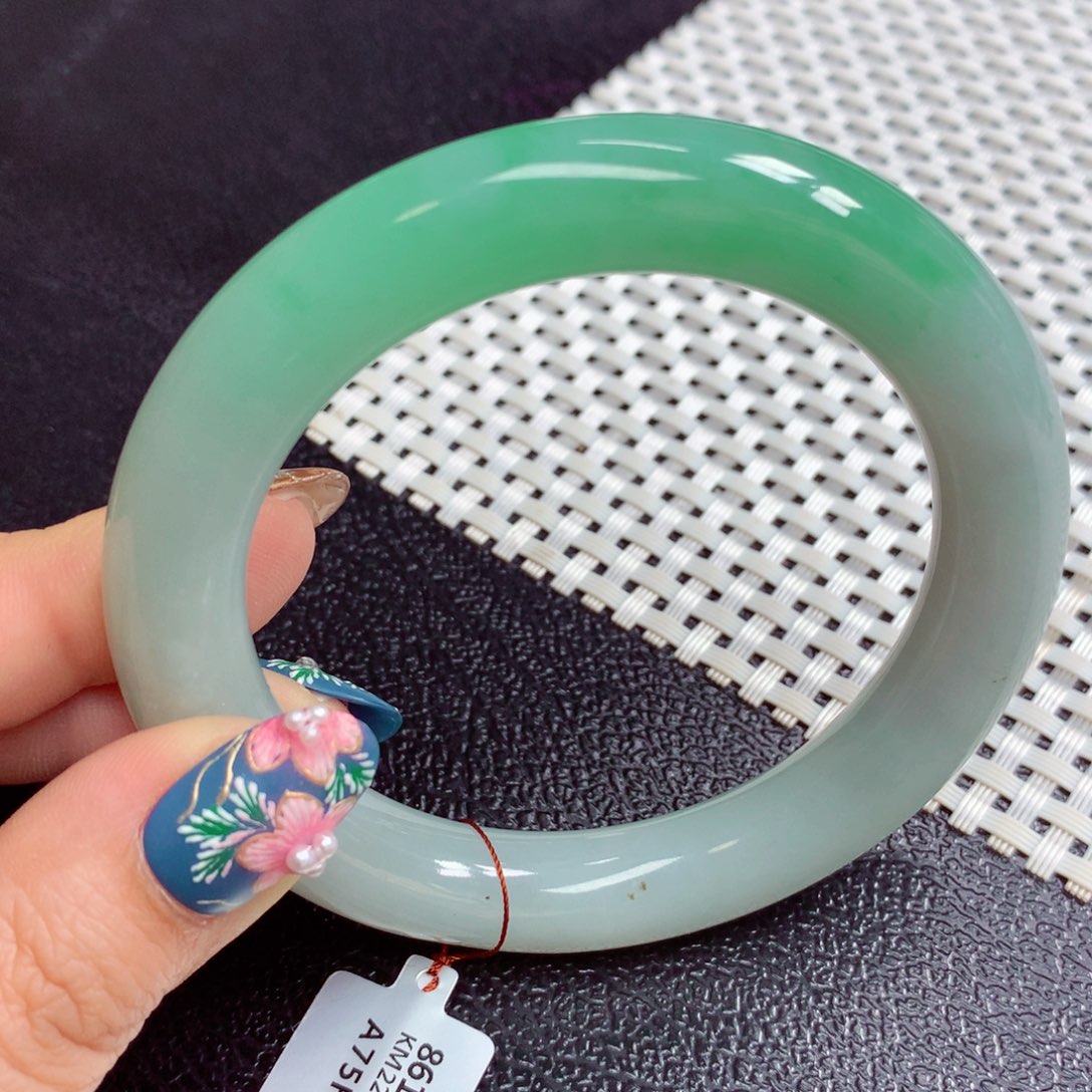 翡翠手镯未镶嵌拾*?缅甸