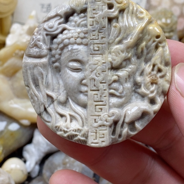 颈饰未镶嵌硅化珊瑚（珊瑚玉）有瑕