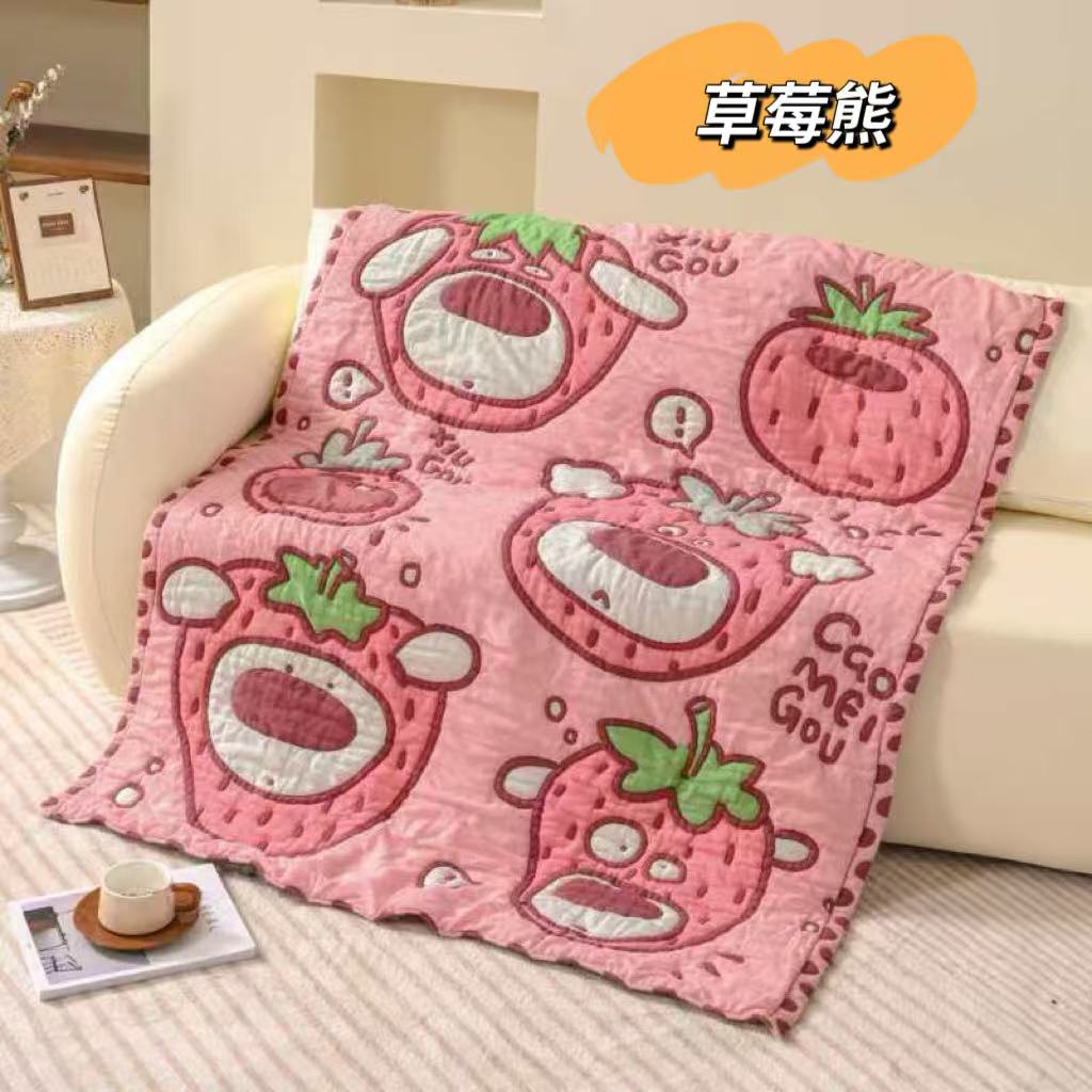 【草莓熊】120*150cm  A类全棉纱布泡芙被