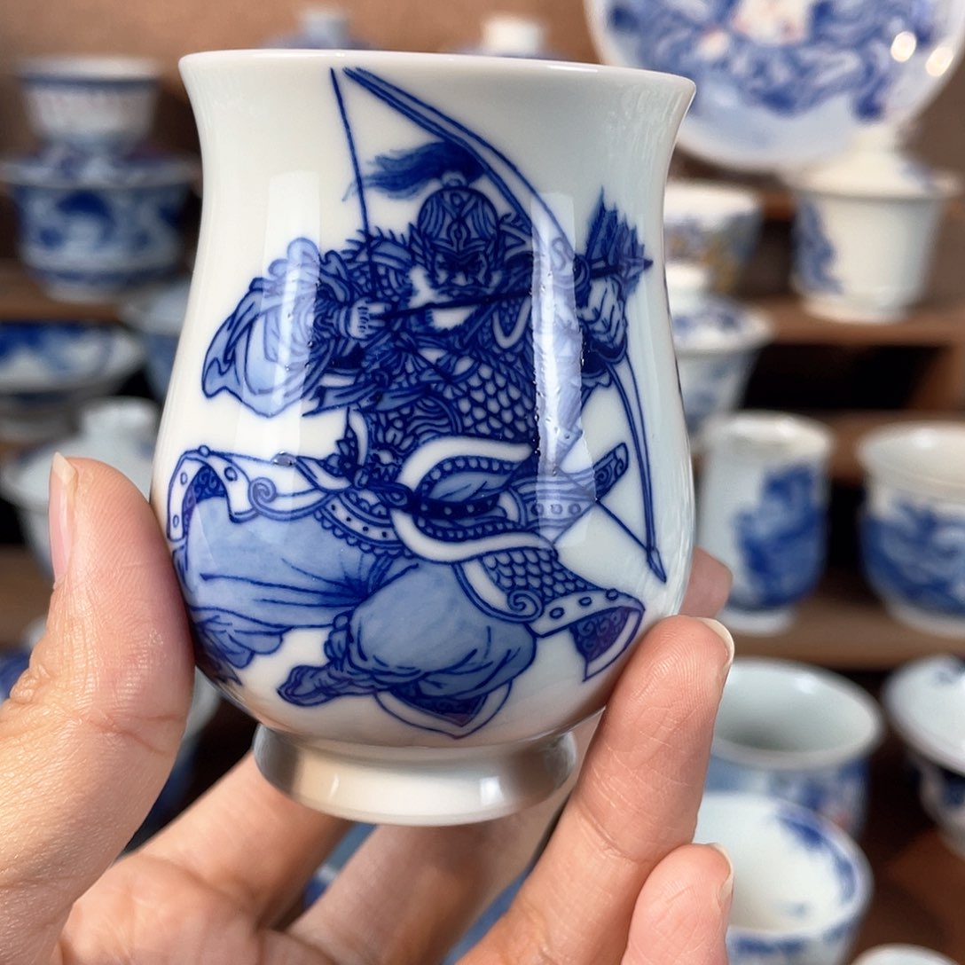 青花手绘五虎上将黄忠玉兰杯