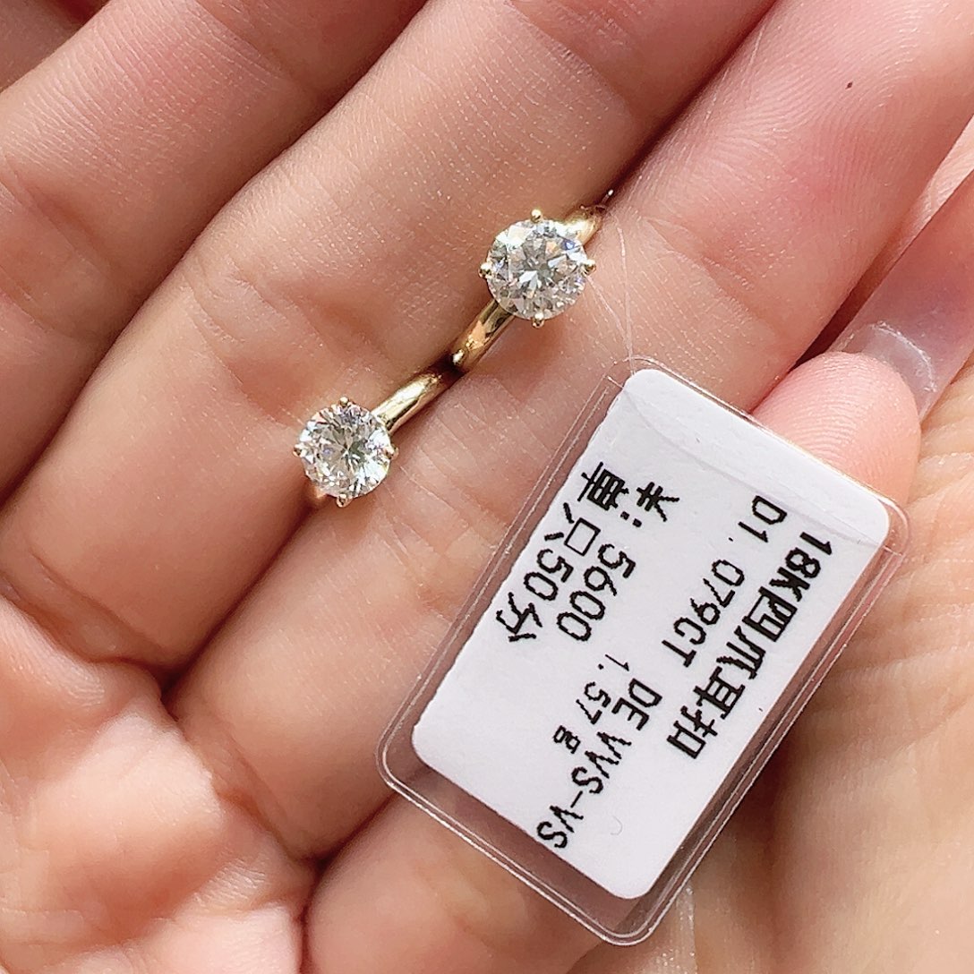 18K金镶嵌实验室培育钻石耳饰1.079ct K黄四爪单钻耳扣单只约50分
