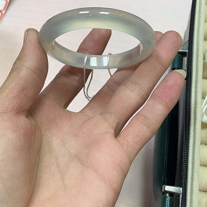 玛瑙/玉髓手镯未镶嵌姐*307
