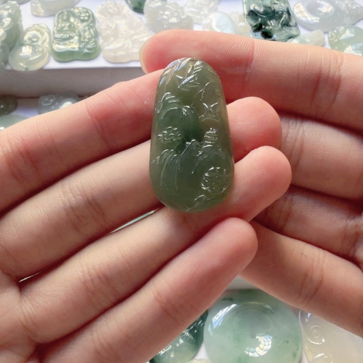 翡翠未镶嵌颈饰翡翠