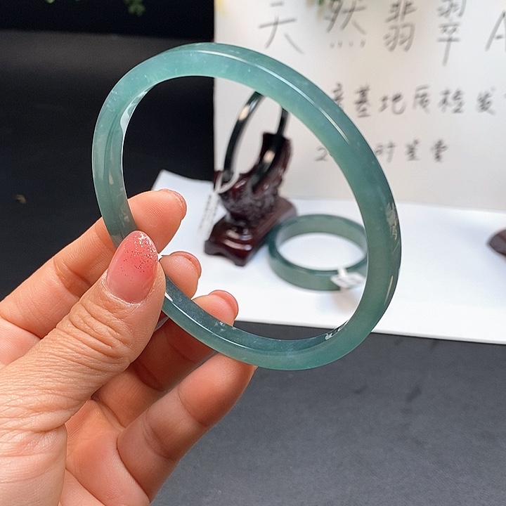 翡翠手镯未镶嵌虎*68尺寸