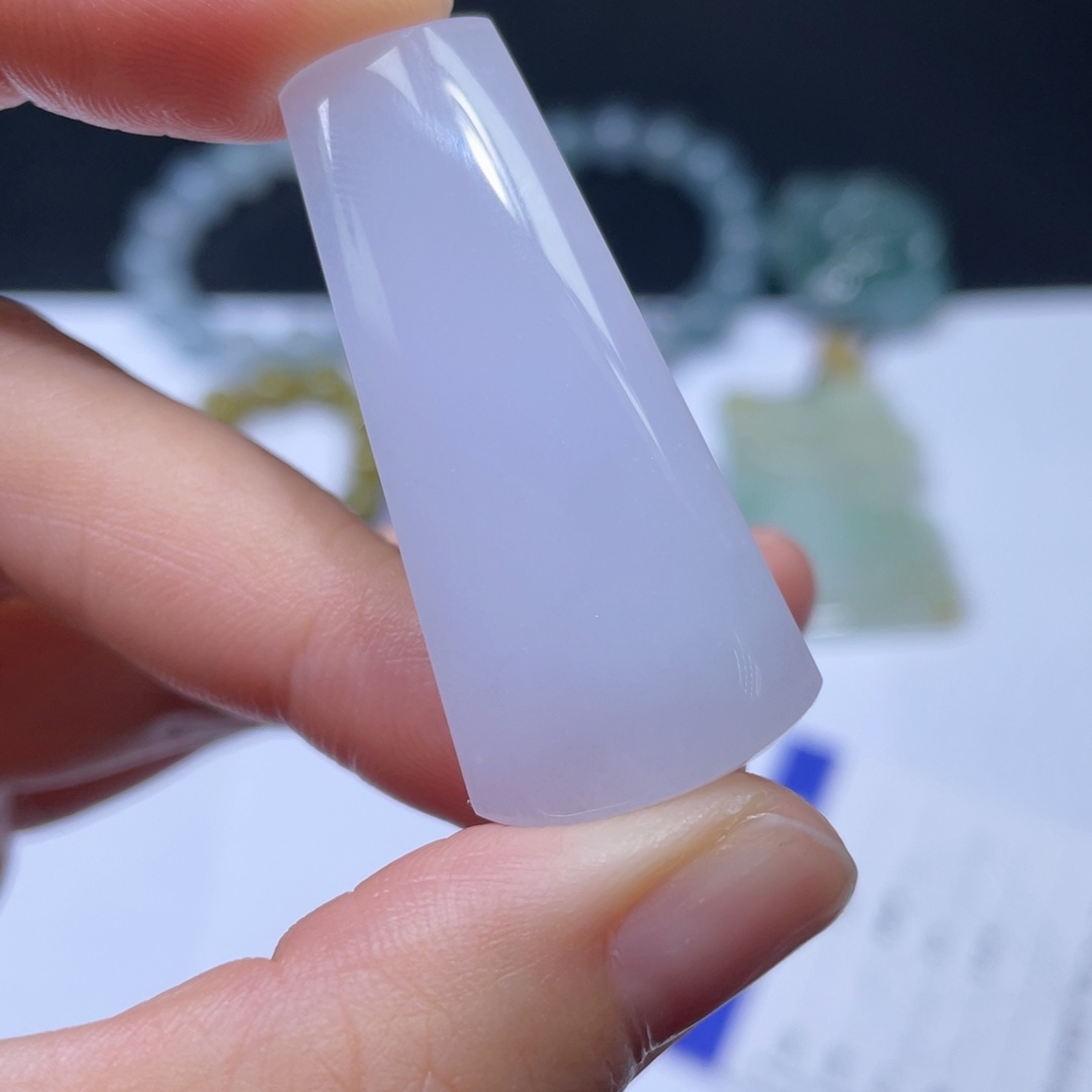 翡翠颈饰未镶嵌无事