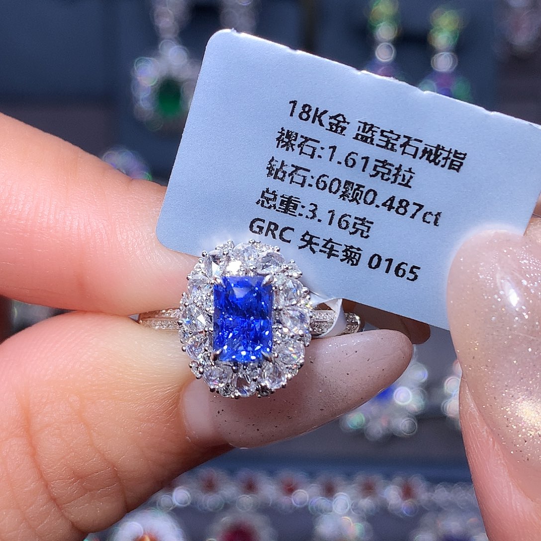 18K金镶嵌戒指蓝宝石