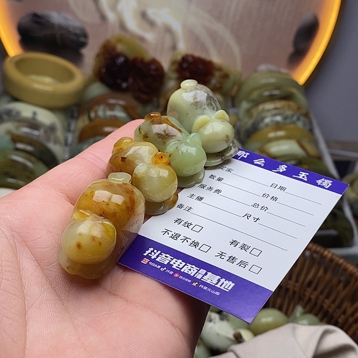 未镶嵌蛇纹石玉颈饰糖****