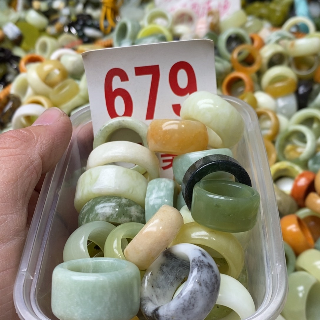 蛇纹石玉挂坠未镶嵌