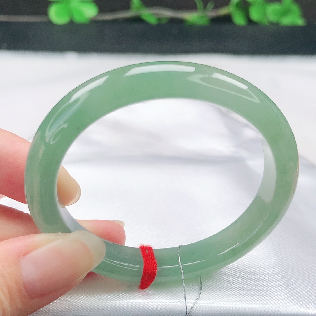 翡翠手镯（贵妃镯）未镶嵌52贵